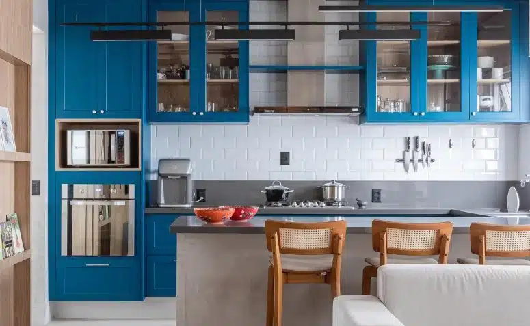 Ideias Inspiradoras para Cozinhas com Azul Petróleo