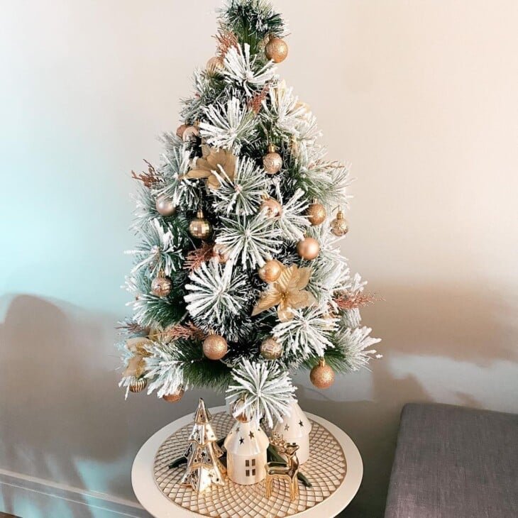 Ideias encantadoras para decorar árvores de Natal pequenas