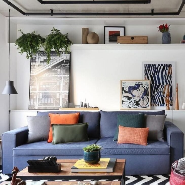 Inspirações de Sofás Azul Marinho para sua Decoração